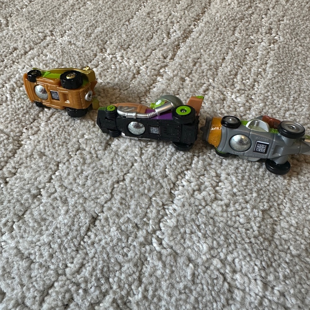 Green Pig Angry Birds Telepod Racer Set - Picture 3 of 3